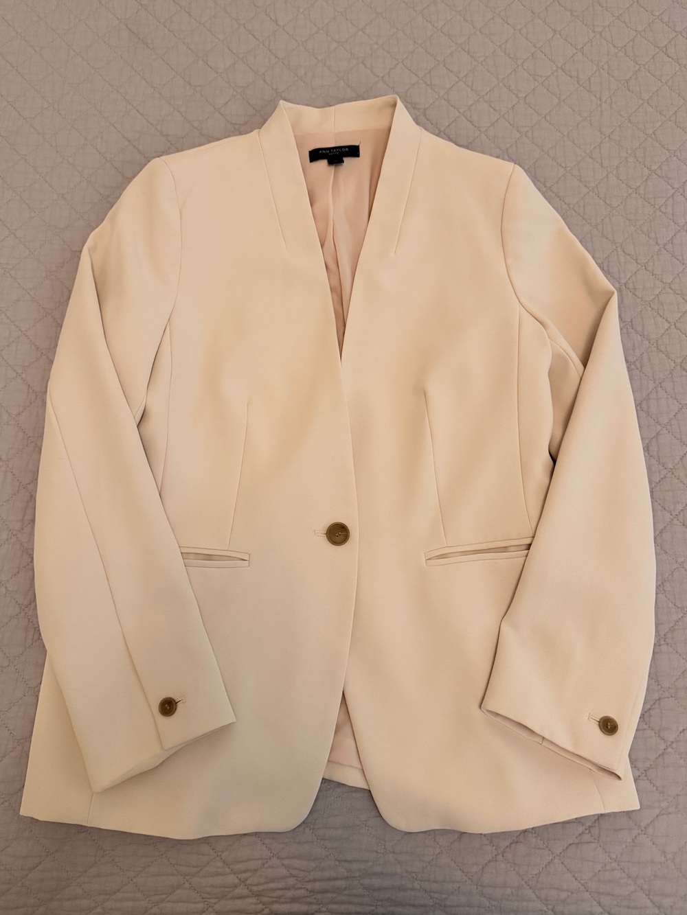 Ann Taylor Crepe Collarless Suit Jacket and Pants 10P - Picture 3 of 9